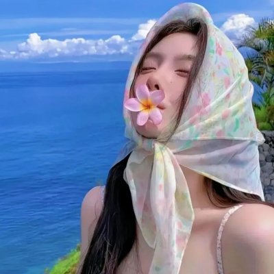 与一位女士合影